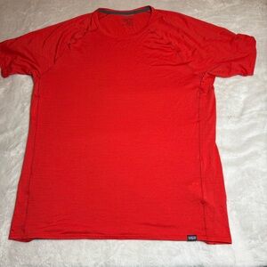 Patagonia Lightweight Merino Baselayer
 Red Men’s Short Sleeve Tee